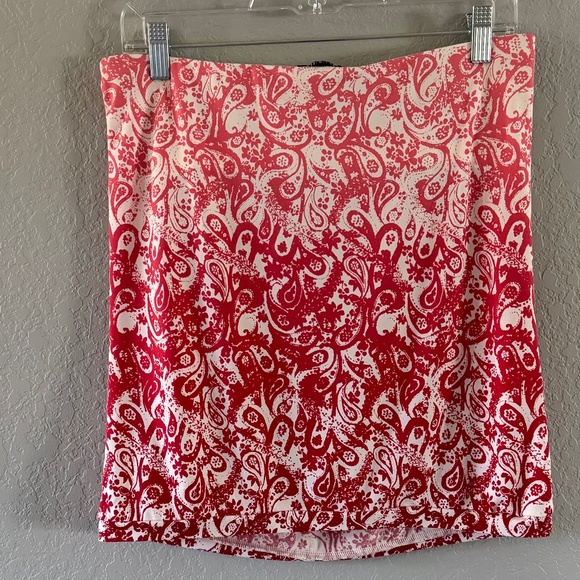 The Limited Pink White and Red Strapless Stretchy Top Size Medium - Picture 2 of 2